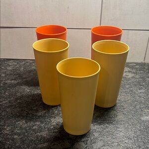 Set of 5 10oz Colorful Plastic Vintage Tumblers by Tupperware. Exc condition